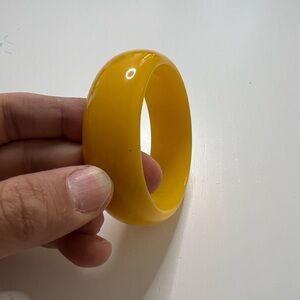 Vintage yellow bakelite butterscotch bracelet